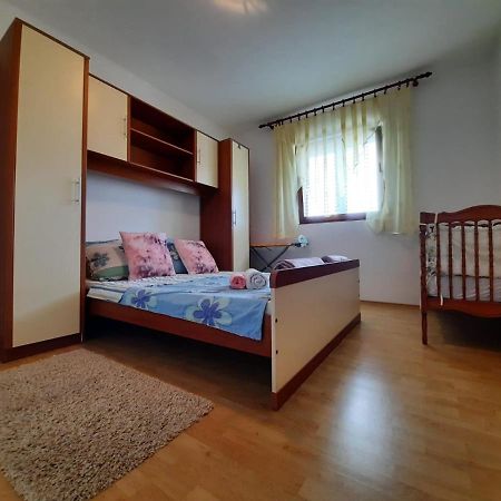 Anita Apartment Vir Bagian luar foto