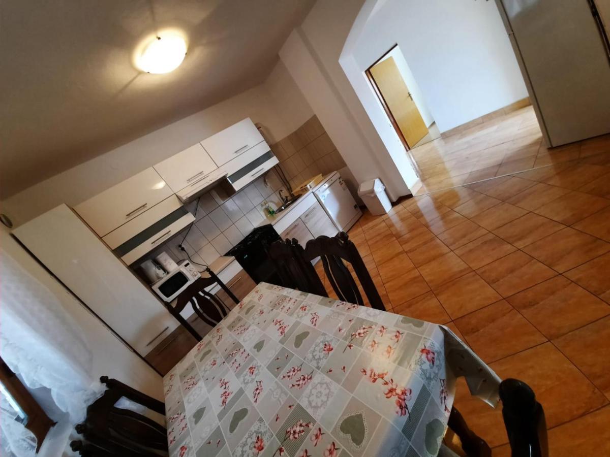 Anita Apartment Vir Bagian luar foto