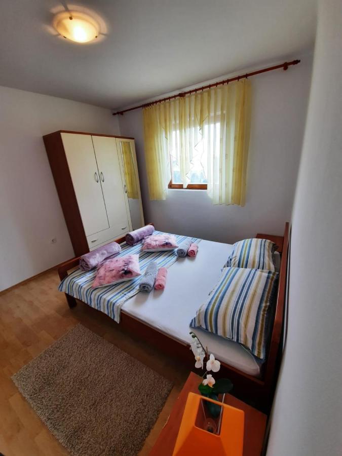 Anita Apartment Vir Bagian luar foto