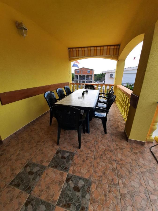 Anita Apartment Vir Bagian luar foto