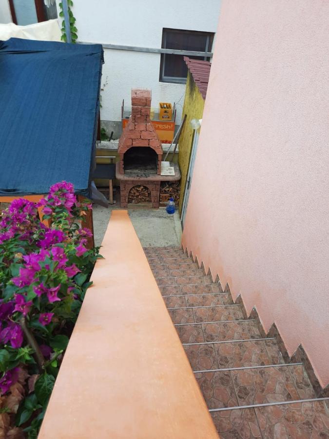 Anita Apartment Vir Bagian luar foto