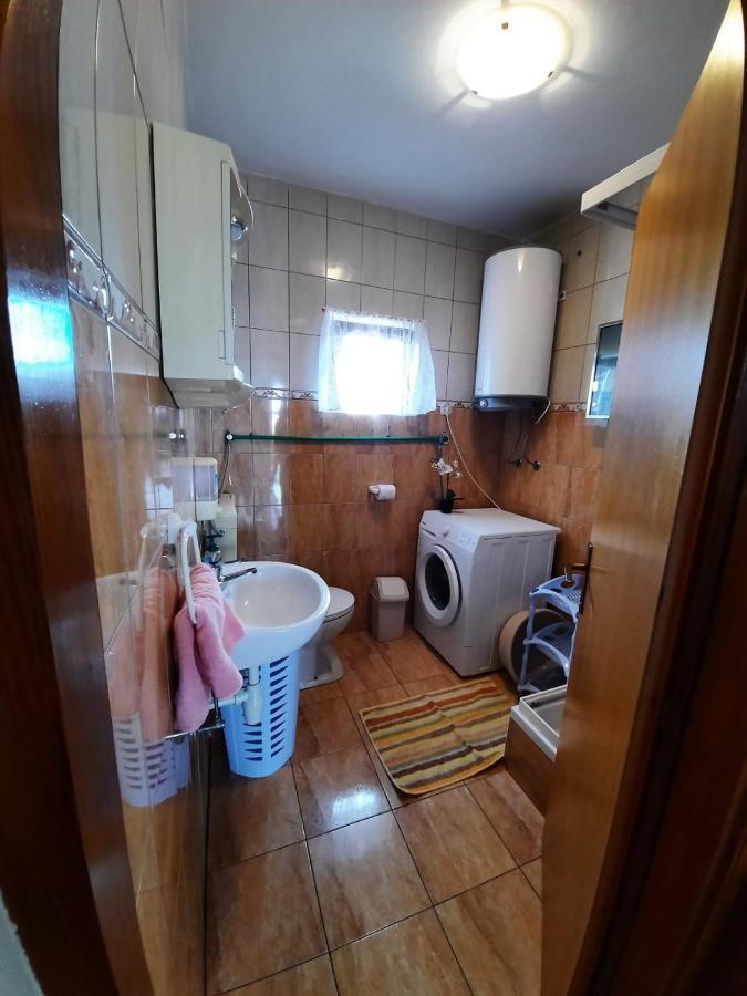 Anita Apartment Vir Bagian luar foto